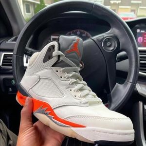 Jordan Retro 5
"Shattered Backboard'
Lightly Usedd